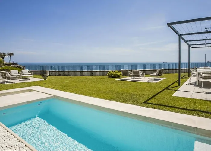 Oceanfront Luxury In With Pool 别墅